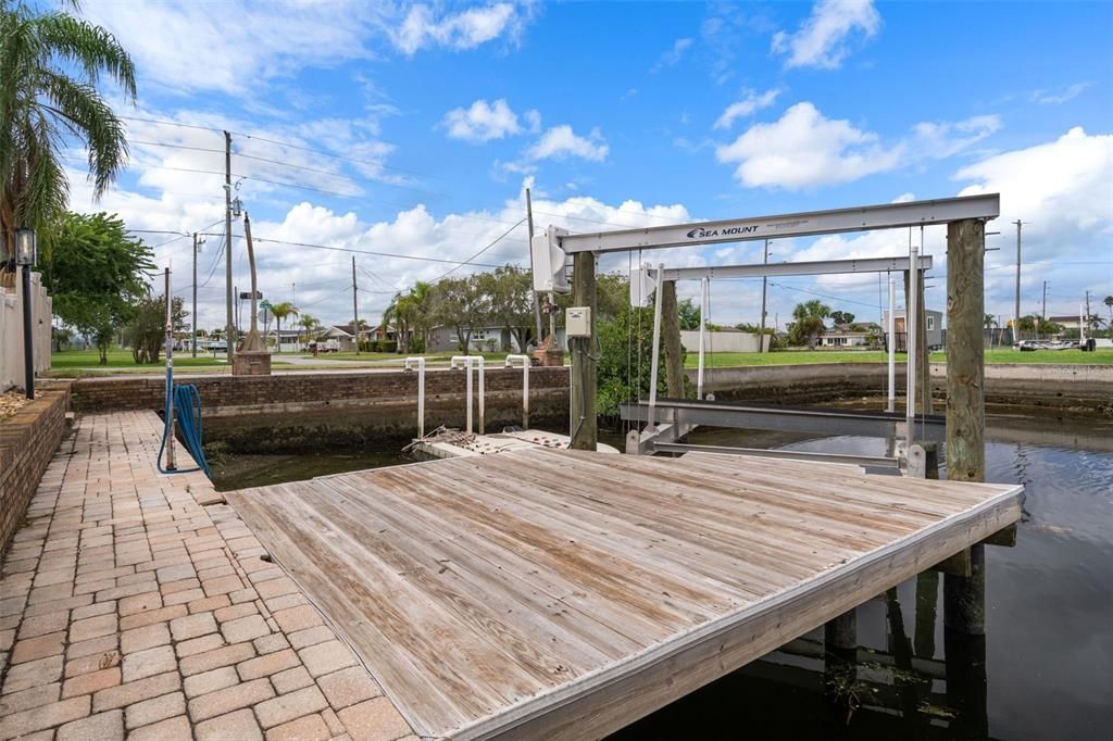 合同活跃: $309,444 (2 贝兹, 2 浴室, 1250 平方英尺)