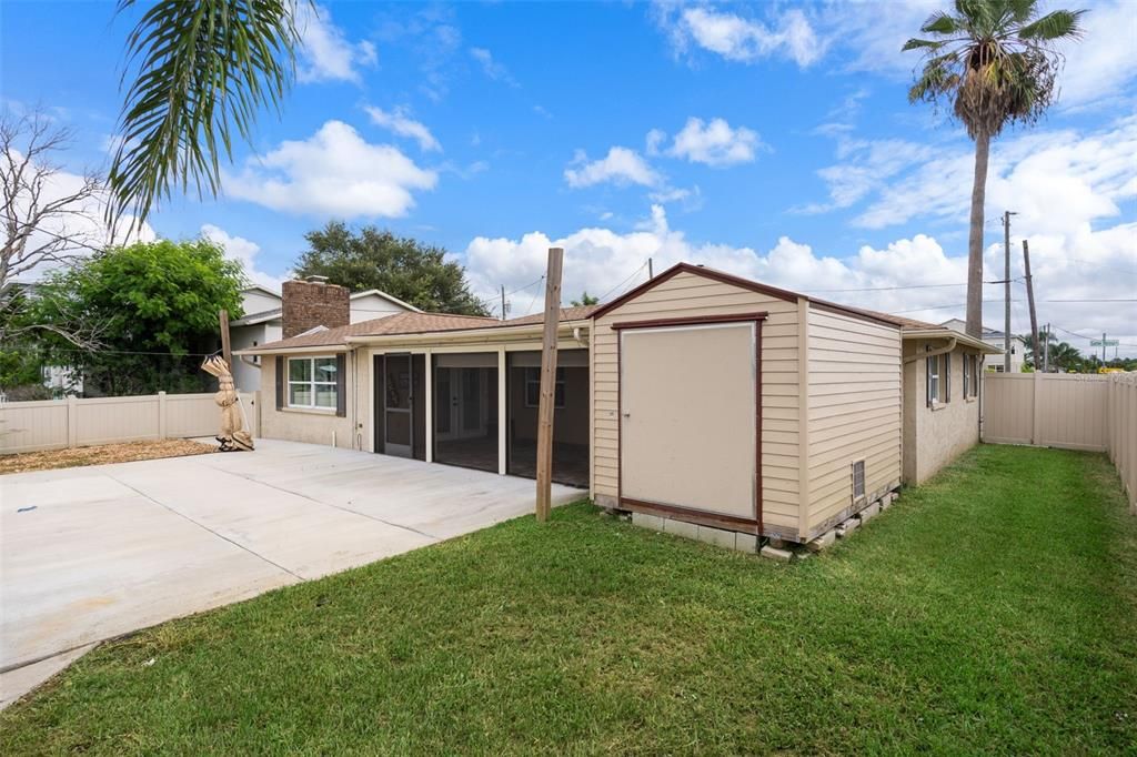 合同活跃: $309,444 (2 贝兹, 2 浴室, 1250 平方英尺)