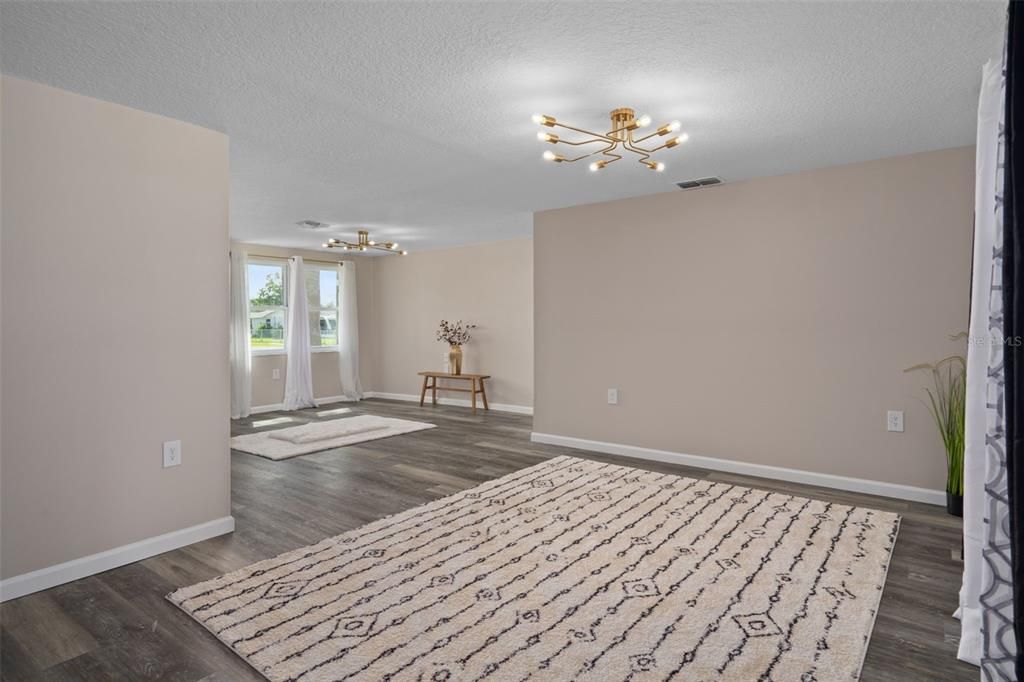 合同活跃: $309,444 (2 贝兹, 2 浴室, 1250 平方英尺)