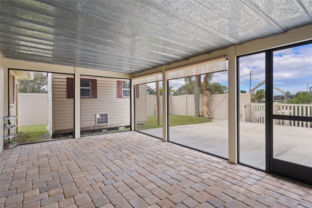 合同活跃: $309,444 (2 贝兹, 2 浴室, 1250 平方英尺)