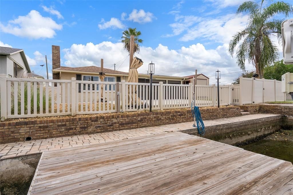 合同活跃: $309,444 (2 贝兹, 2 浴室, 1250 平方英尺)