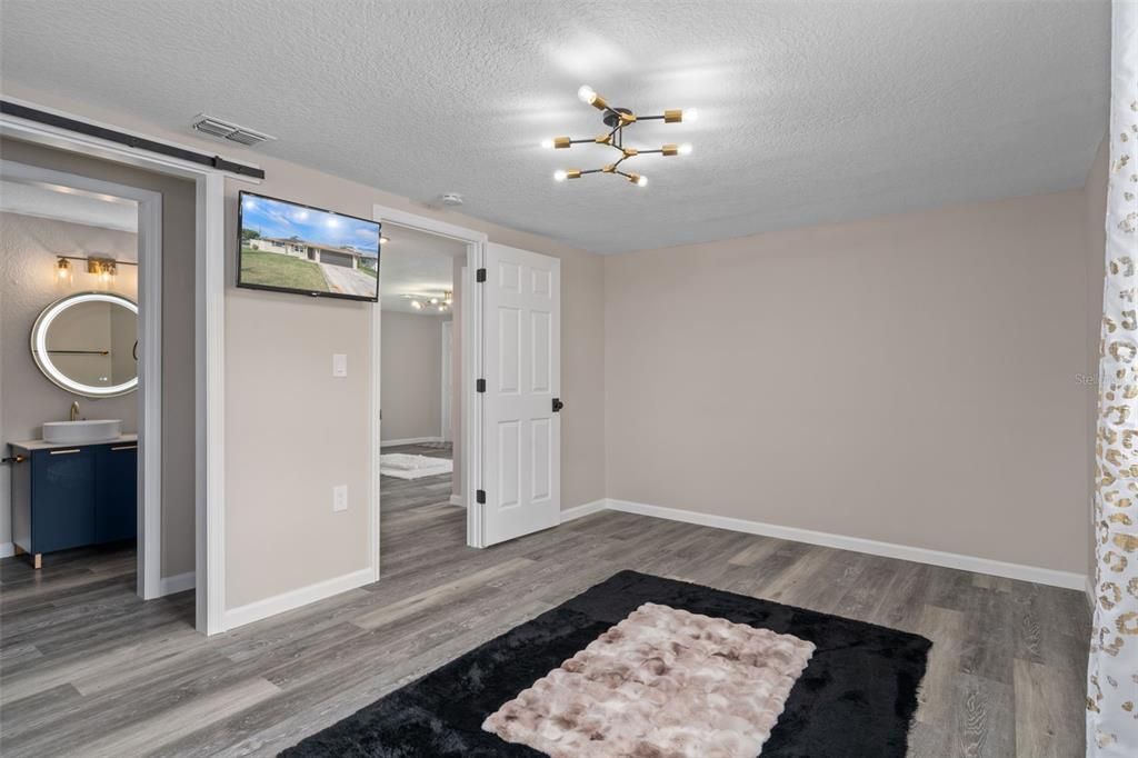 合同活跃: $309,444 (2 贝兹, 2 浴室, 1250 平方英尺)