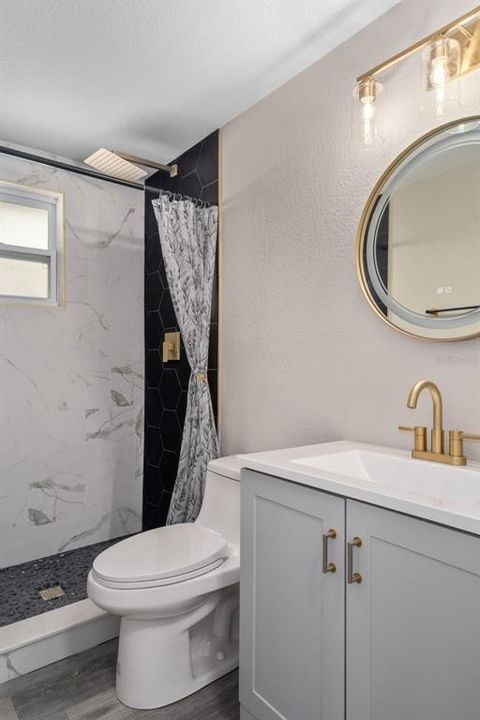 合同活跃: $309,444 (2 贝兹, 2 浴室, 1250 平方英尺)