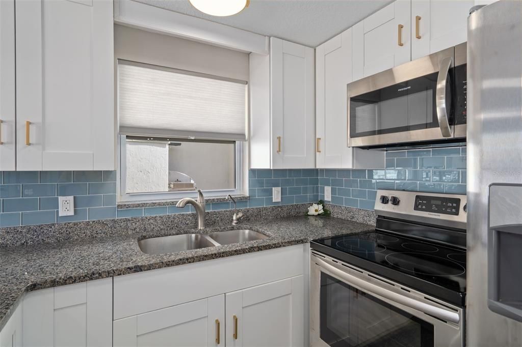 合同活跃: $309,444 (2 贝兹, 2 浴室, 1250 平方英尺)