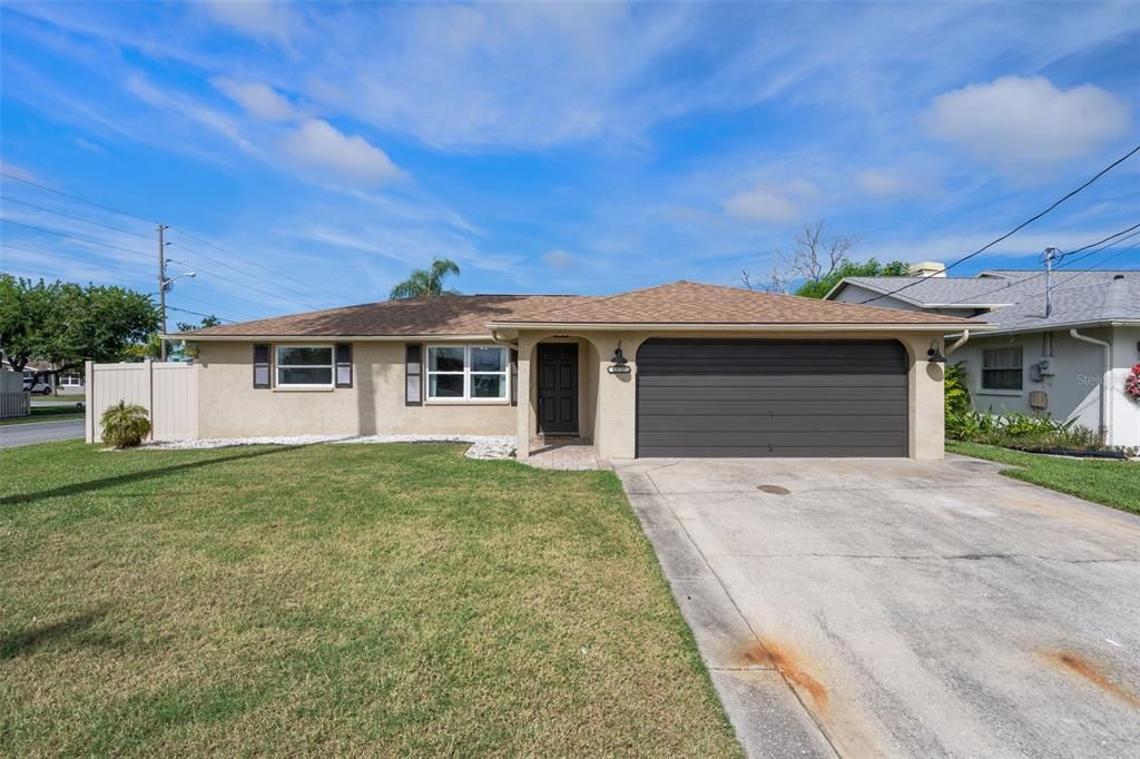 合同活跃: $309,444 (2 贝兹, 2 浴室, 1250 平方英尺)