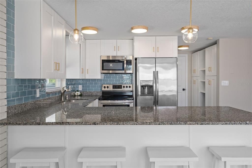 合同活跃: $309,444 (2 贝兹, 2 浴室, 1250 平方英尺)