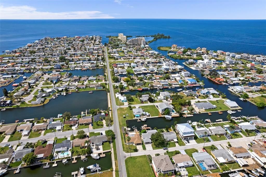 合同活跃: $309,444 (2 贝兹, 2 浴室, 1250 平方英尺)