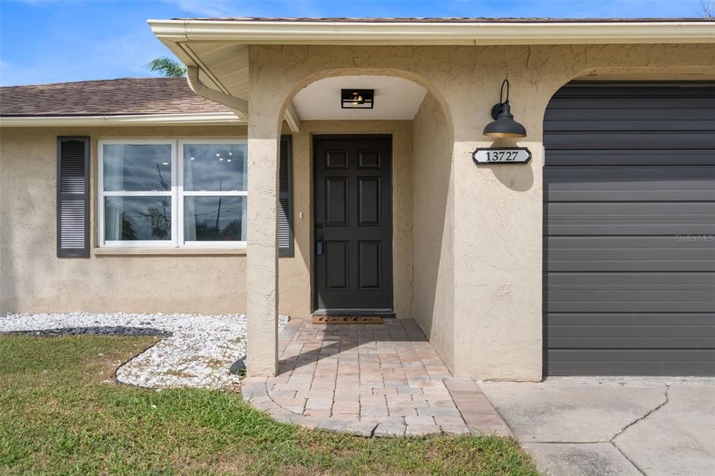 合同活跃: $309,444 (2 贝兹, 2 浴室, 1250 平方英尺)