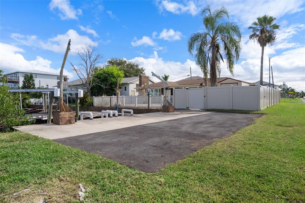 合同活跃: $309,444 (2 贝兹, 2 浴室, 1250 平方英尺)