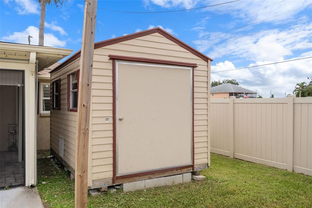 合同活跃: $309,444 (2 贝兹, 2 浴室, 1250 平方英尺)