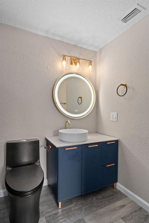 合同活跃: $309,444 (2 贝兹, 2 浴室, 1250 平方英尺)