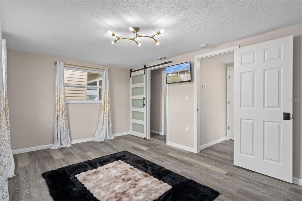 合同活跃: $309,444 (2 贝兹, 2 浴室, 1250 平方英尺)