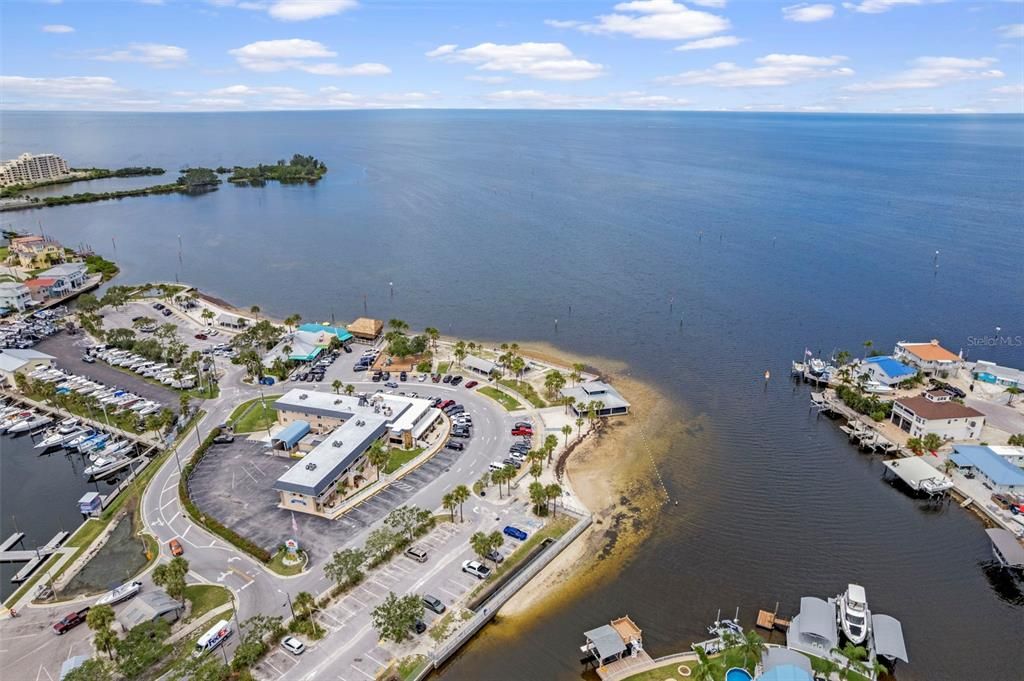 合同活跃: $309,444 (2 贝兹, 2 浴室, 1250 平方英尺)