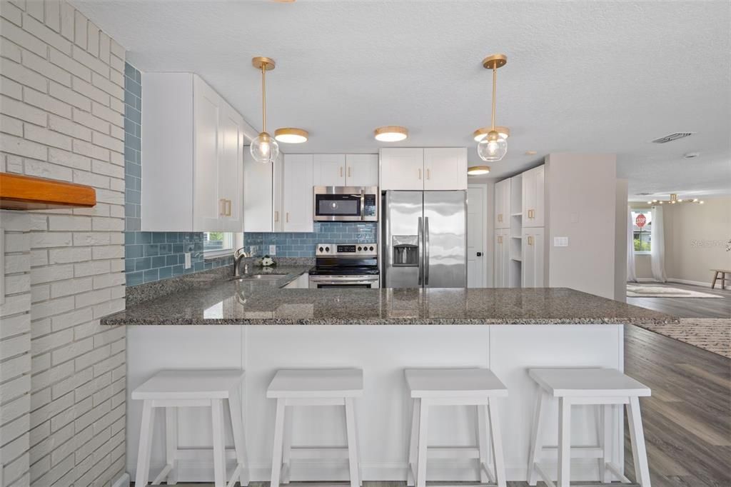 合同活跃: $309,444 (2 贝兹, 2 浴室, 1250 平方英尺)