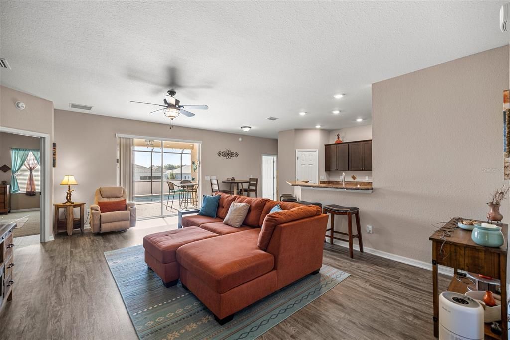 На продажу: $425,000 (4 спален, 3 ванн, 2370 Квадратных фут)