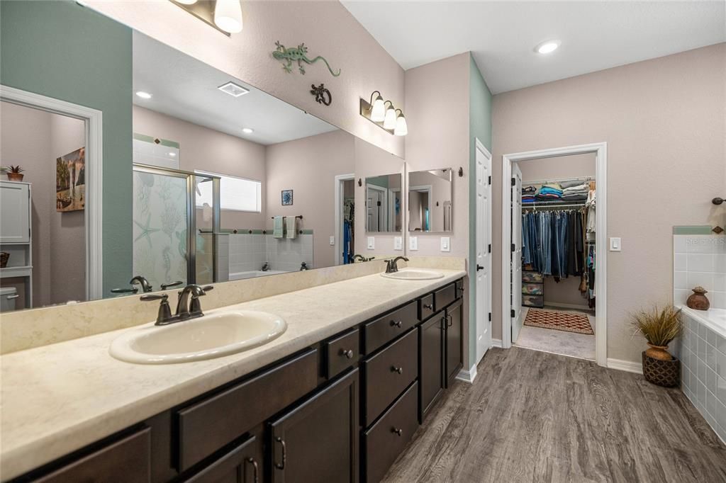 На продажу: $425,000 (4 спален, 3 ванн, 2370 Квадратных фут)