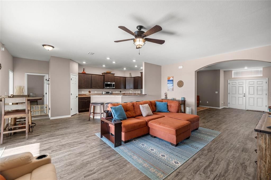 На продажу: $425,000 (4 спален, 3 ванн, 2370 Квадратных фут)