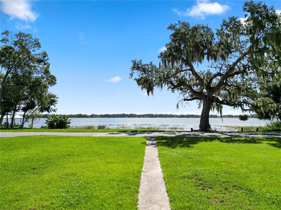 For Sale: $375,000 (3 beds, 3 baths, 2531 Square Feet)