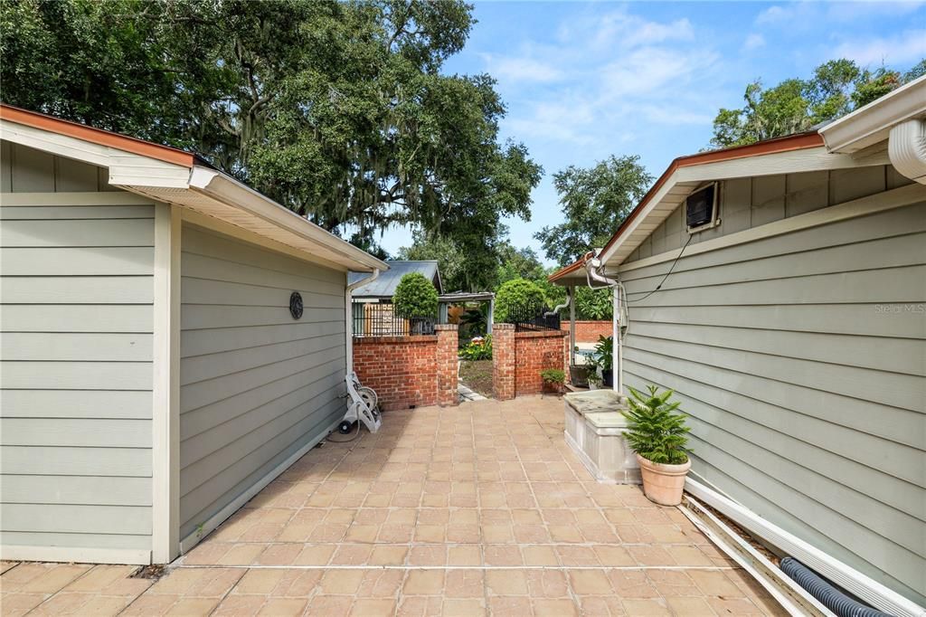 For Sale: $375,000 (3 beds, 3 baths, 2531 Square Feet)