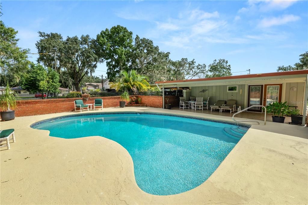 For Sale: $375,000 (3 beds, 3 baths, 2531 Square Feet)