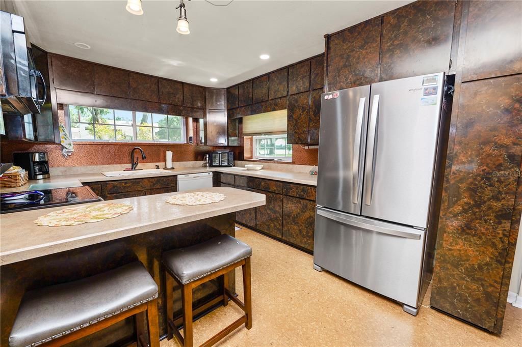 For Sale: $375,000 (3 beds, 3 baths, 2531 Square Feet)