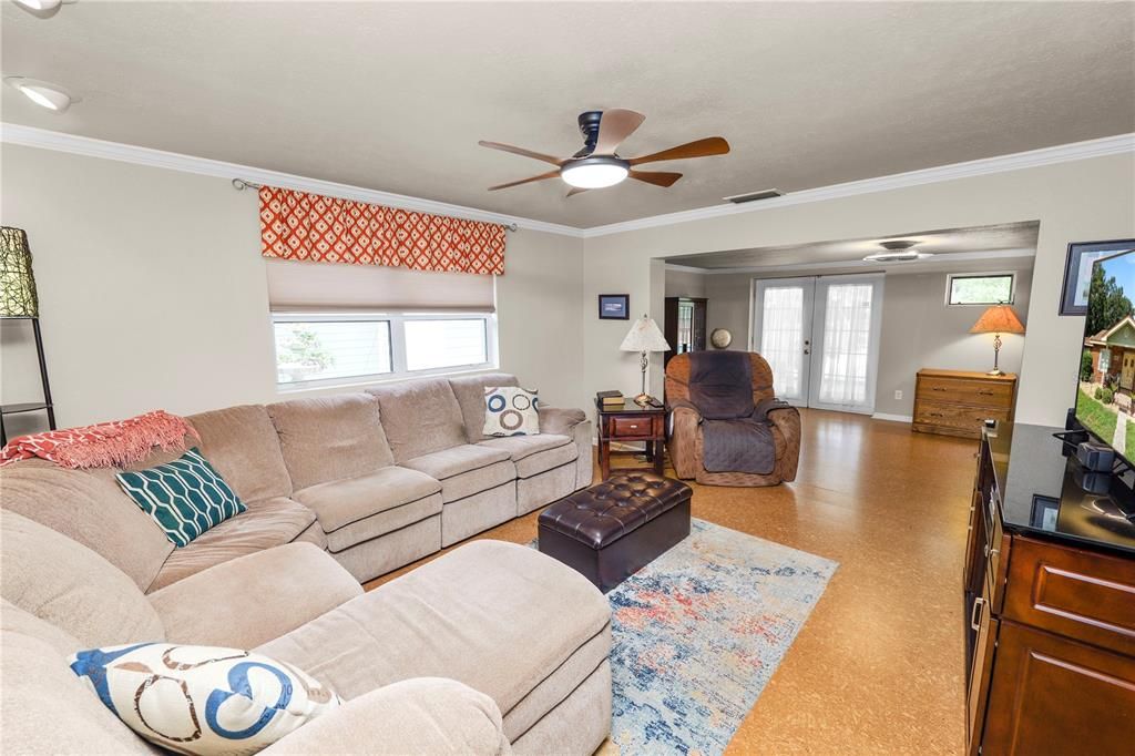 For Sale: $375,000 (3 beds, 3 baths, 2531 Square Feet)