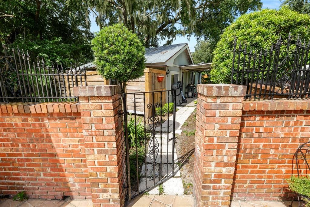 For Sale: $375,000 (3 beds, 3 baths, 2531 Square Feet)