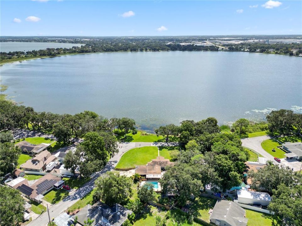 For Sale: $375,000 (3 beds, 3 baths, 2531 Square Feet)