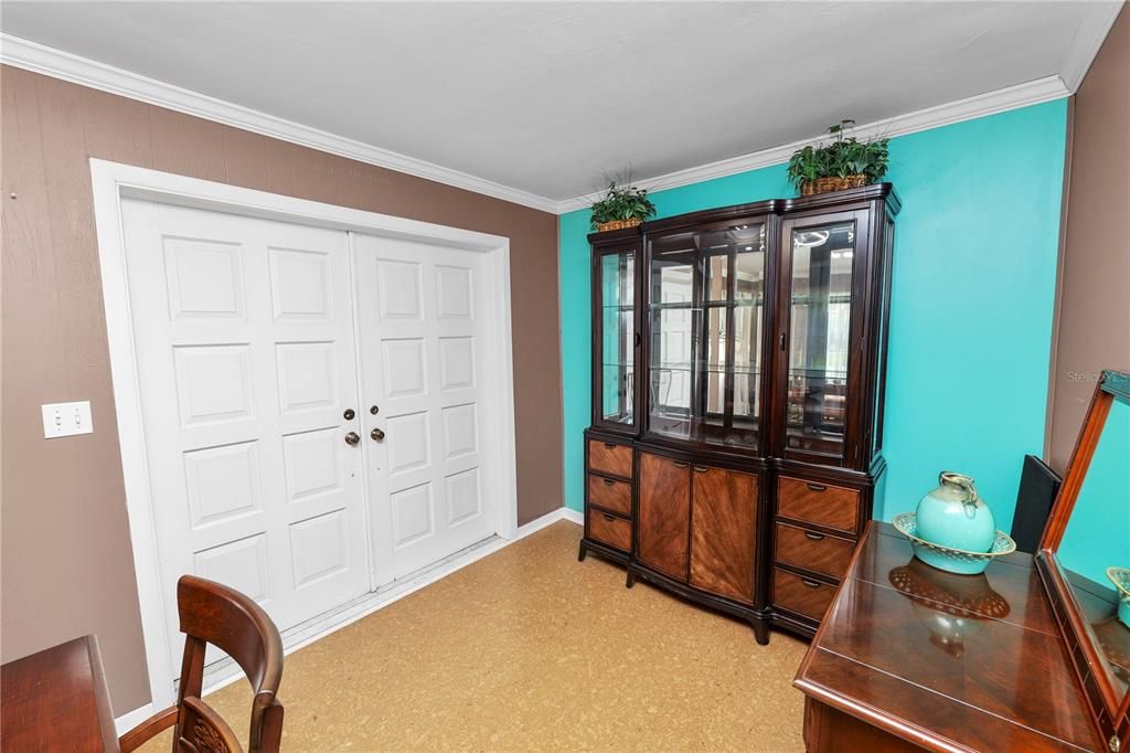 For Sale: $375,000 (3 beds, 3 baths, 2531 Square Feet)