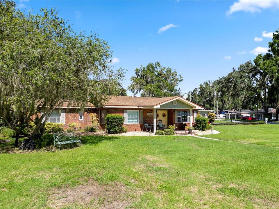 For Sale: $375,000 (3 beds, 3 baths, 2531 Square Feet)