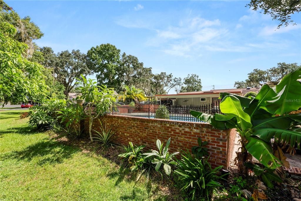 For Sale: $375,000 (3 beds, 3 baths, 2531 Square Feet)