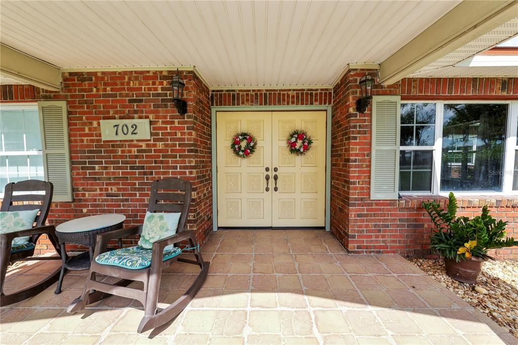 For Sale: $375,000 (3 beds, 3 baths, 2531 Square Feet)