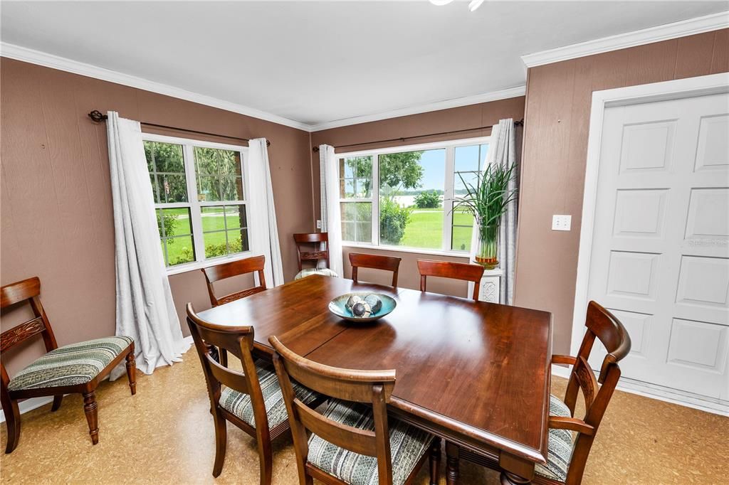 For Sale: $375,000 (3 beds, 3 baths, 2531 Square Feet)