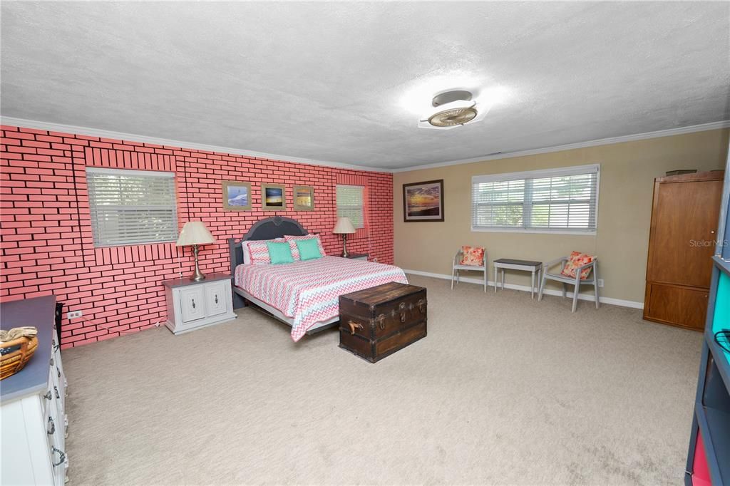 For Sale: $375,000 (3 beds, 3 baths, 2531 Square Feet)