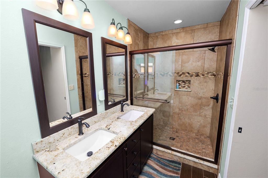 For Sale: $375,000 (3 beds, 3 baths, 2531 Square Feet)