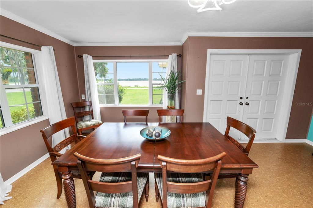 For Sale: $375,000 (3 beds, 3 baths, 2531 Square Feet)