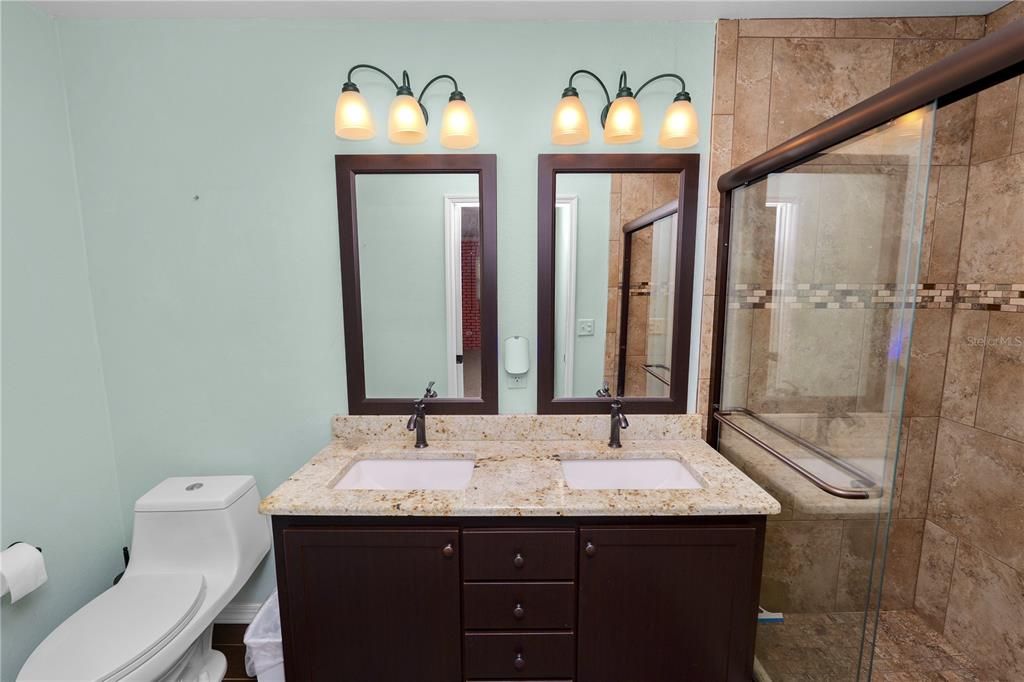 For Sale: $375,000 (3 beds, 3 baths, 2531 Square Feet)