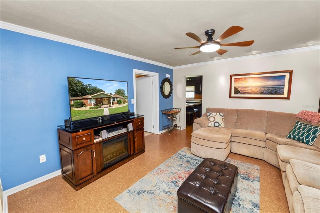 For Sale: $375,000 (3 beds, 3 baths, 2531 Square Feet)