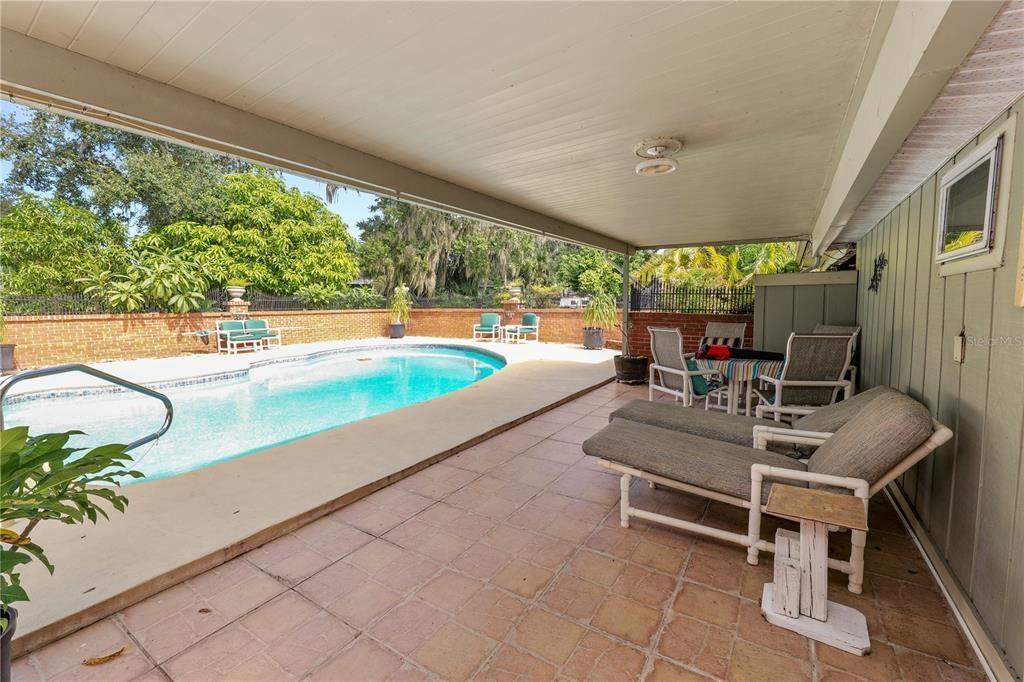 For Sale: $375,000 (3 beds, 3 baths, 2531 Square Feet)