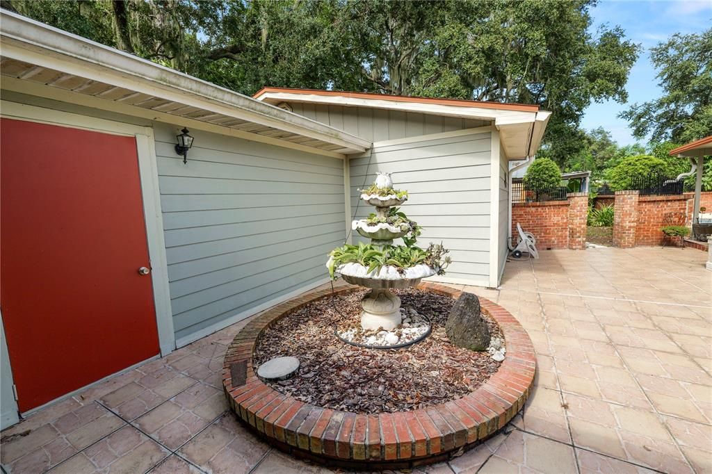 For Sale: $375,000 (3 beds, 3 baths, 2531 Square Feet)