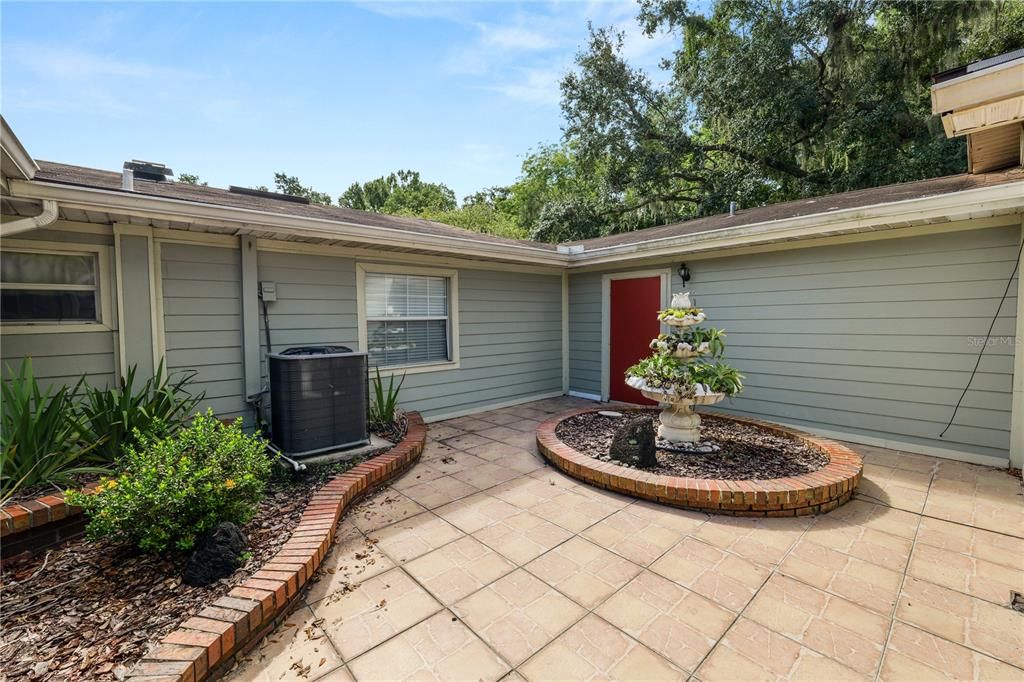 For Sale: $375,000 (3 beds, 3 baths, 2531 Square Feet)