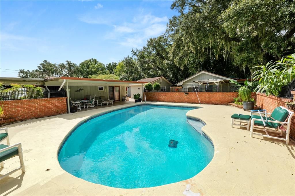 For Sale: $375,000 (3 beds, 3 baths, 2531 Square Feet)