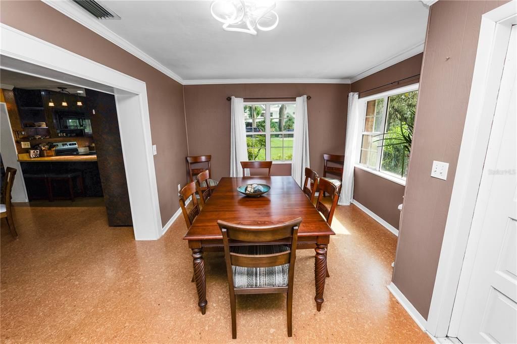 For Sale: $375,000 (3 beds, 3 baths, 2531 Square Feet)