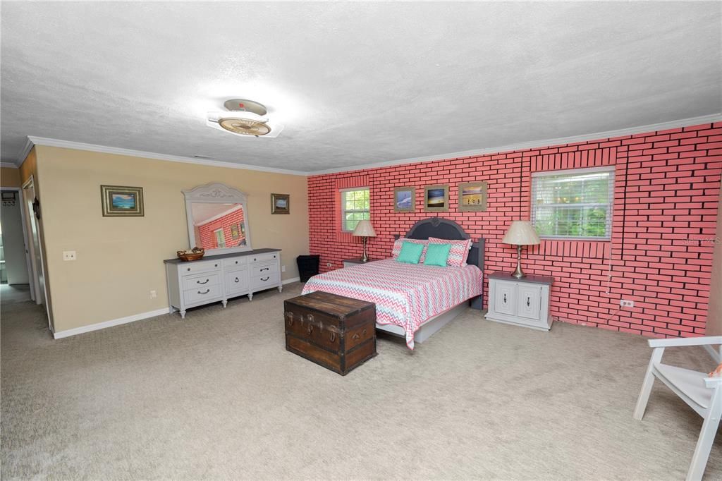 For Sale: $375,000 (3 beds, 3 baths, 2531 Square Feet)