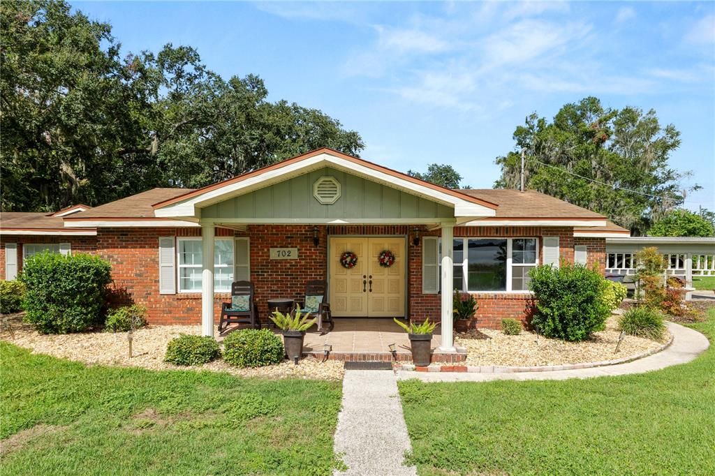 For Sale: $375,000 (3 beds, 3 baths, 2531 Square Feet)