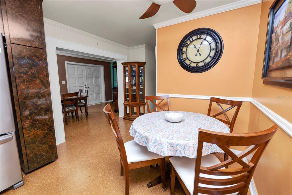 For Sale: $375,000 (3 beds, 3 baths, 2531 Square Feet)