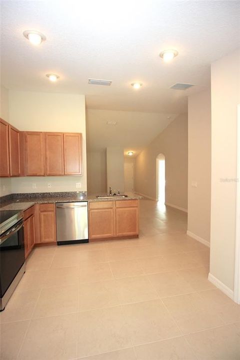 В аренду: $1,625 (3 спален, 2 ванн, 1210 Квадратных фут)