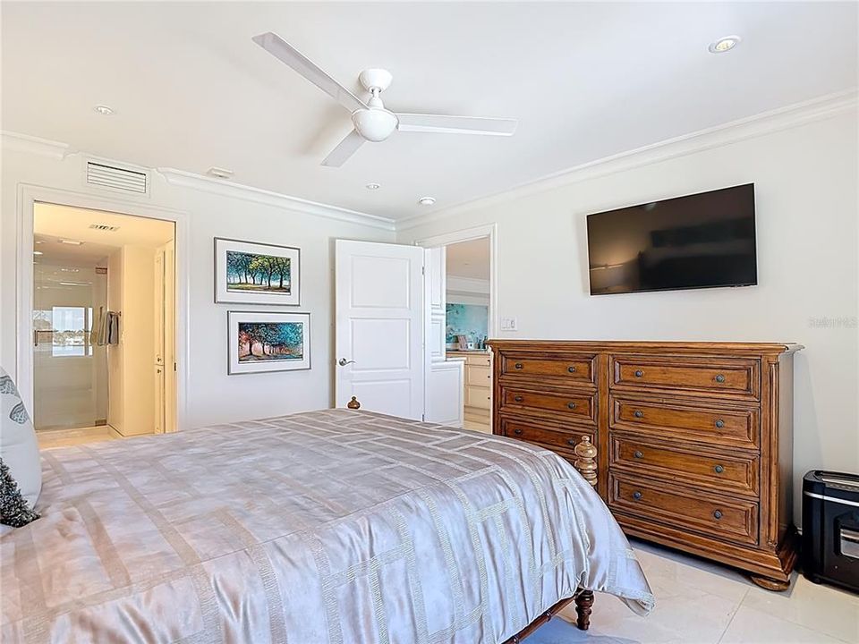 For Sale: $1,099,000 (2 beds, 2 baths, 1405 Square Feet)