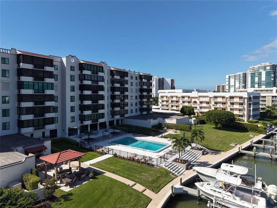 For Sale: $1,099,000 (2 beds, 2 baths, 1405 Square Feet)