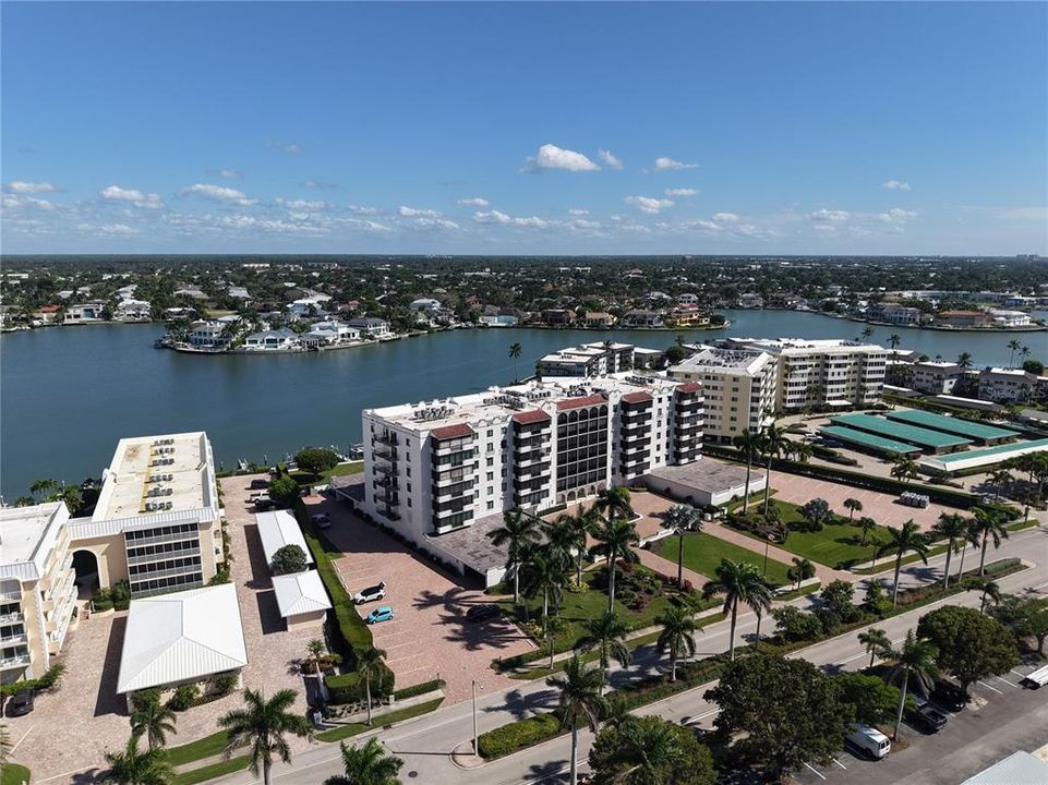 For Sale: $1,099,000 (2 beds, 2 baths, 1405 Square Feet)